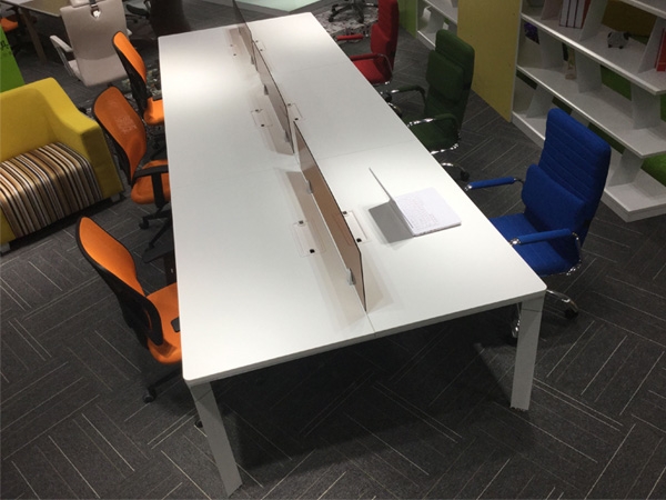 員工(gōng)辦(bàn)公(gōng)卡位