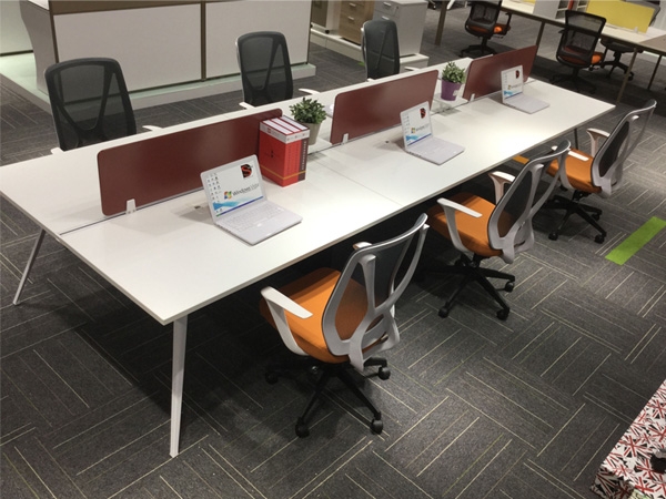 員工(gōng)卡位桌